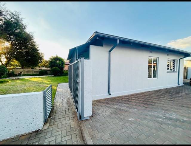 3 BEDROOM HOUSE FOR SALE IN VANDERBIJLPARK CW 5